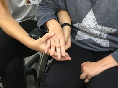 Terapia ocupacional para ayudarte a vestirte o a asearte